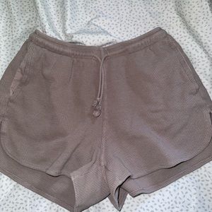 BRANDY MELVILLE WAFFLE SWEATSHORTS
